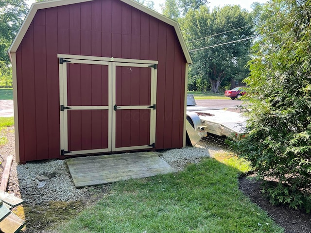 view of outbuilding