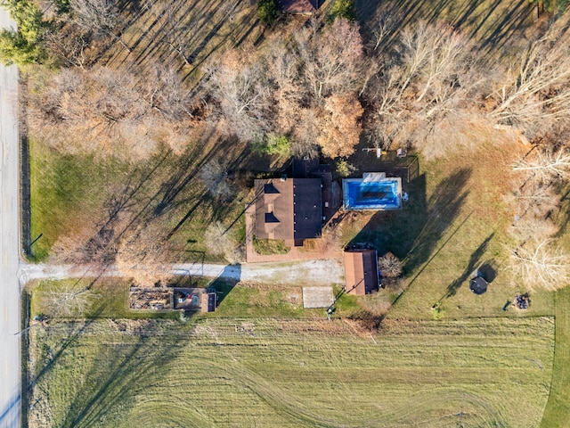 birds eye view of property featuring a rural view