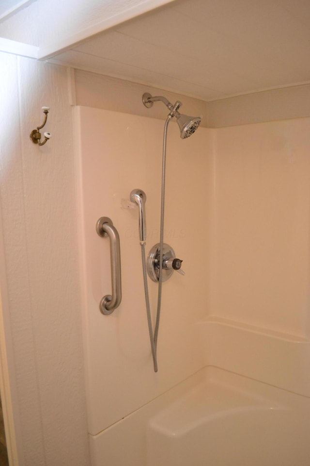 details featuring walk in shower