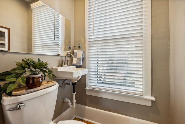 bathroom featuring toilet and sink