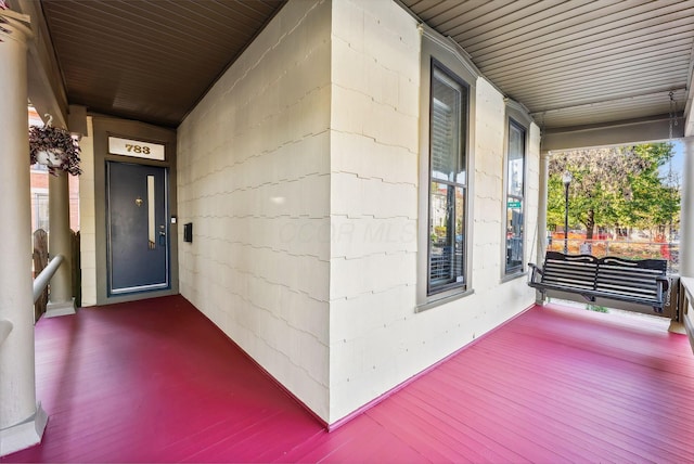 entrance to property featuring covered porch