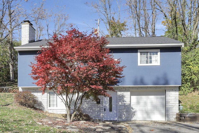 view of front facade featuring a garage