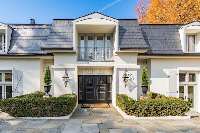 entrance to property featuring a balcony