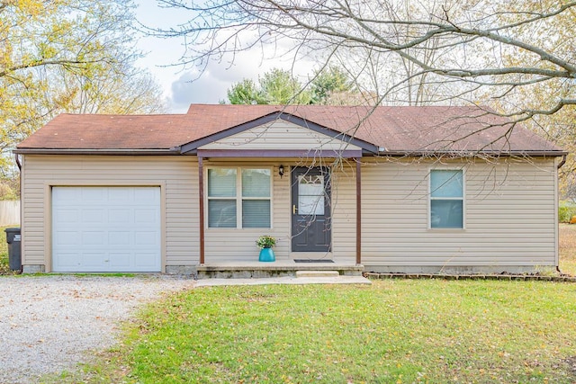 view of front of house featuring a front yard and a garage