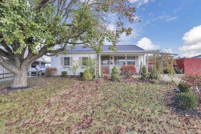 ranch-style home with a porch