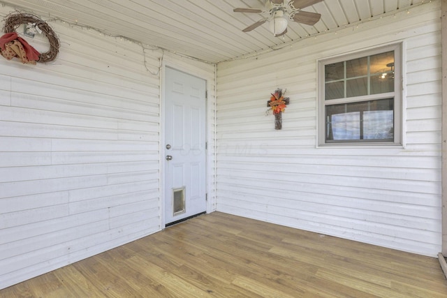 property entrance with ceiling fan