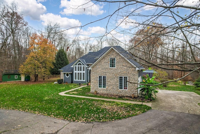 view of property featuring a front lawn