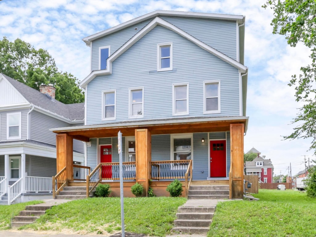 view of front of home with covered porch and a front lawn