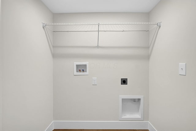 110 Cumberland Meadows Cir, Hebron, OH 43025 - washroom featuring electric dryer hookup, baseboards, washer hookup, and wood finished floors