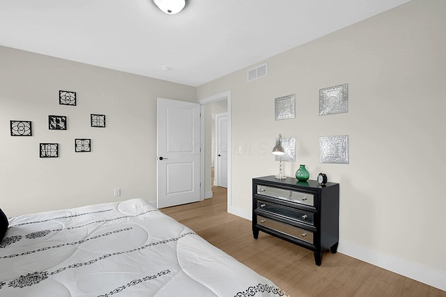 110 Cumberland Meadows Cir, Hebron, OH 43025 - bedroom featuring light wood finished floors and baseboards