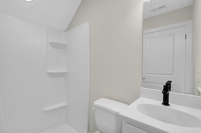 110 Cumberland Meadows Cir, Hebron, OH 43025 - bathroom with vanity, toilet, a shower, and lofted ceiling