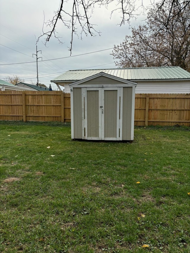 view of outdoor structure with a yard