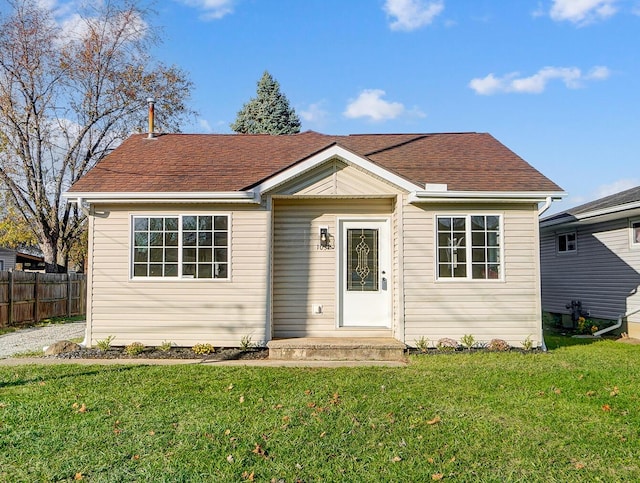 view of front of home featuring a front lawn