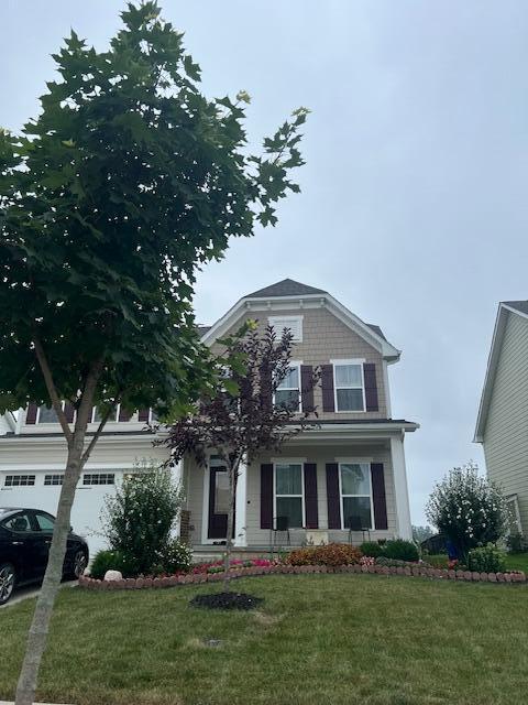 view of front of property with a front yard