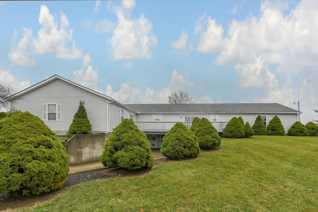 exterior space featuring a lawn