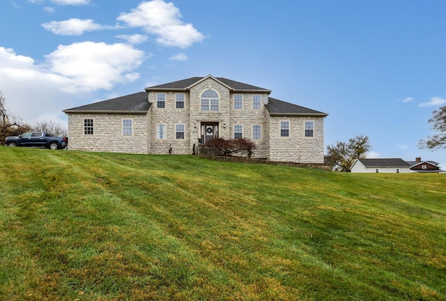 view of front of home featuring a front yard