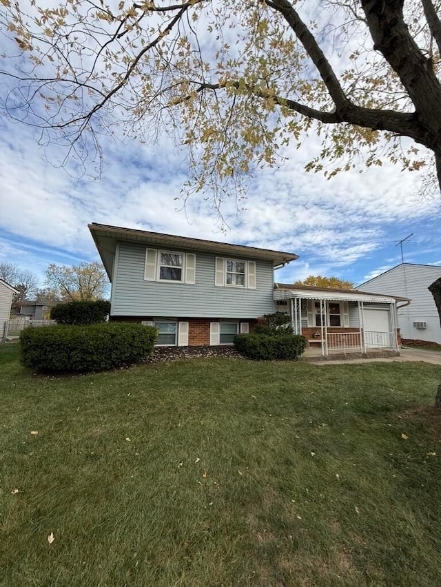 view of front facade with a porch and a front lawn