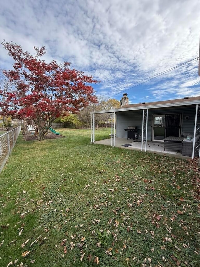 view of yard featuring a patio