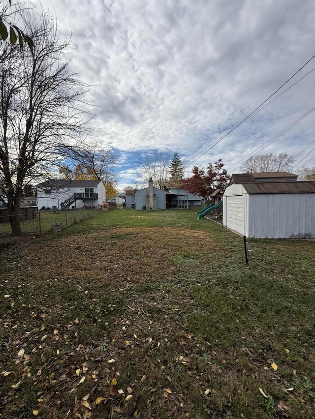 view of yard with a shed