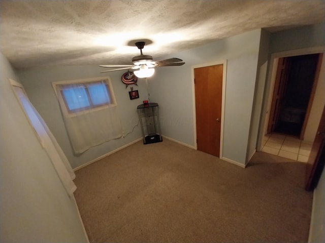 spare room with carpet floors, a textured ceiling, and ceiling fan