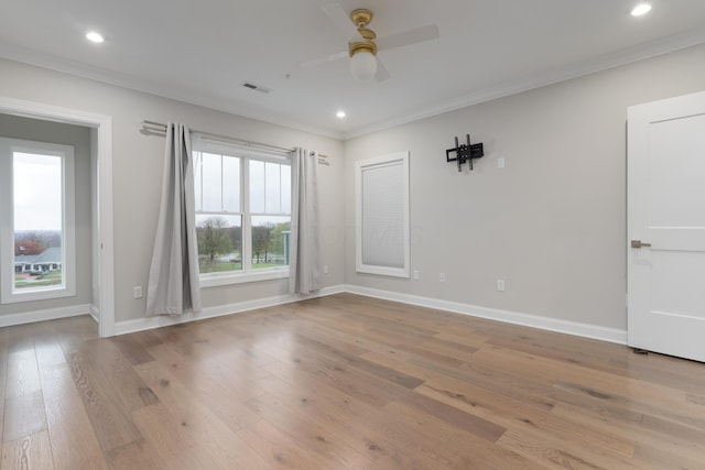 empty room featuring crown molding, light hardwood / wood-style flooring, and ceiling fan