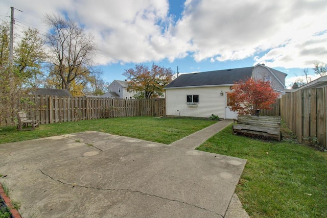 view of yard featuring a patio