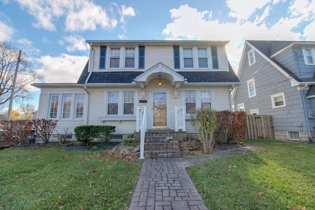 view of front of house featuring a front lawn