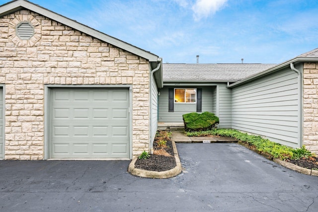 view of front facade featuring a garage