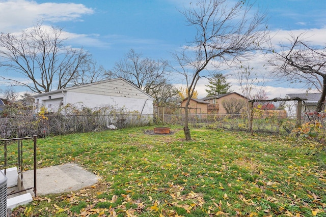 view of yard with a fire pit