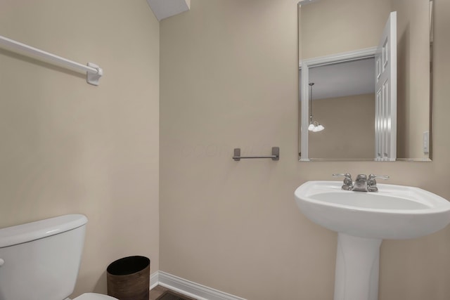 bathroom featuring sink and toilet