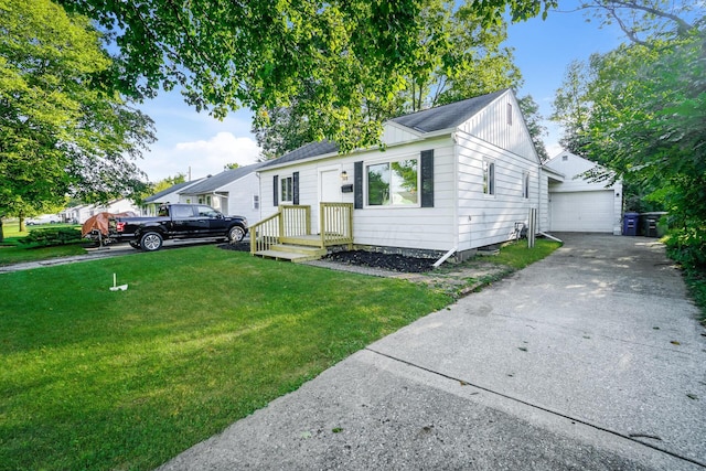 view of front of property with a front lawn