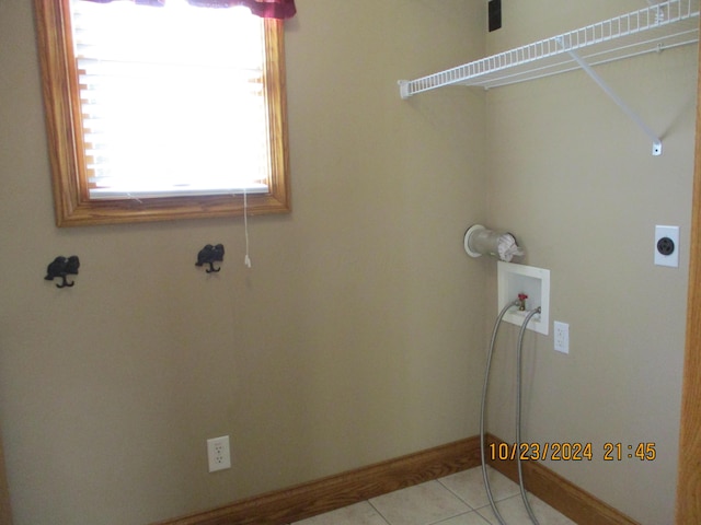 laundry room with washer hookup and light tile patterned flooring