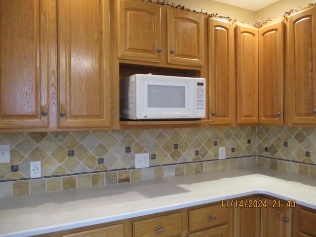 kitchen featuring decorative backsplash