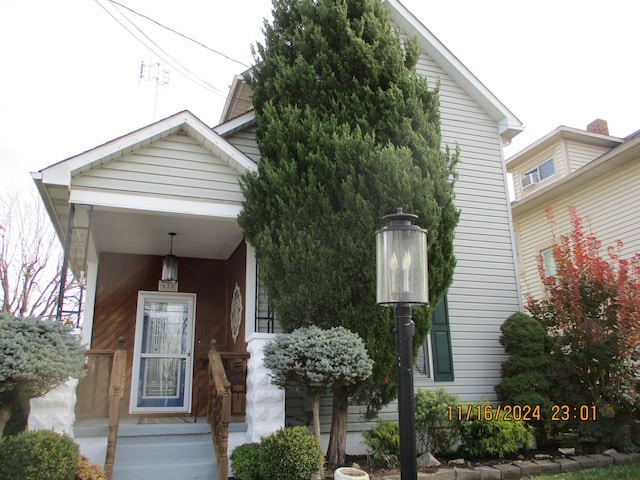 view of front of home with covered porch