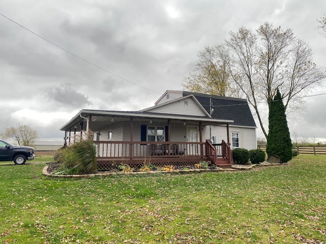 view of front of home with covered porch and a front lawn