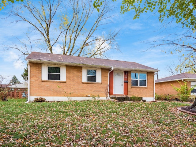 single story home with a front lawn