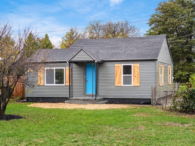 view of front facade featuring a front yard