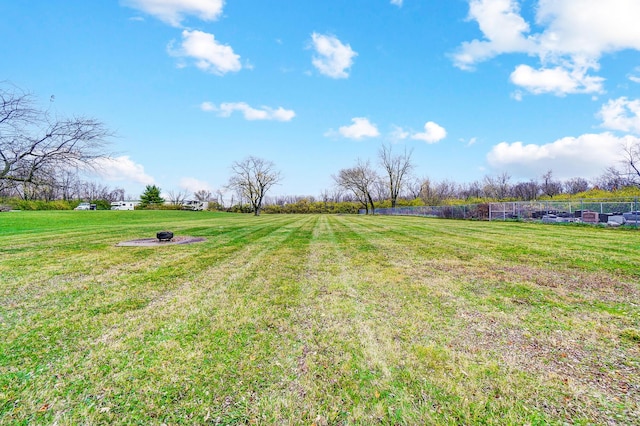 view of yard featuring a rural view