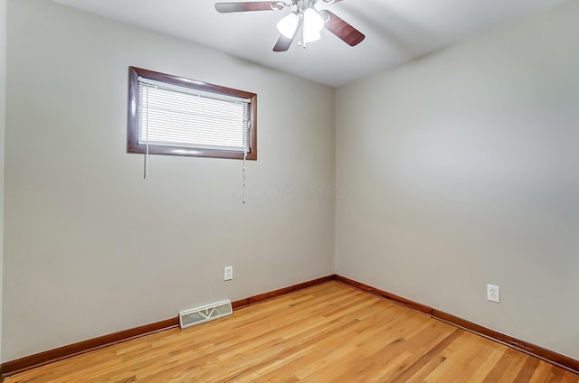 empty room featuring light hardwood / wood-style floors and ceiling fan