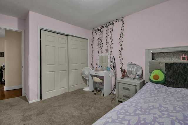 carpeted bedroom featuring a textured ceiling and a closet