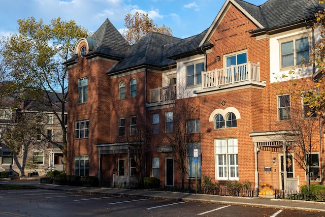 39 Buttles Ave Unit 39, Columbus, OH 43215 - view of building exterior featuring uncovered parking