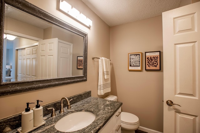 39 Buttles Ave Unit 39, Columbus, OH 43215 - half bath with a textured ceiling and vanity