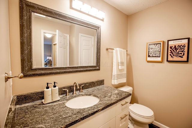 39 Buttles Ave Unit 39, Columbus, OH 43215 - bathroom with vanity and a textured ceiling