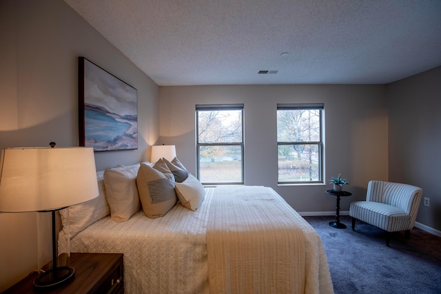 39 Buttles Ave Unit 39, Columbus, OH 43215 - bedroom featuring carpet floors and a textured ceiling