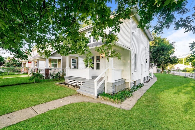 view of front of property featuring a porch and a front yard