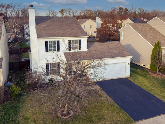 view of front of home featuring a front lawn and a garage