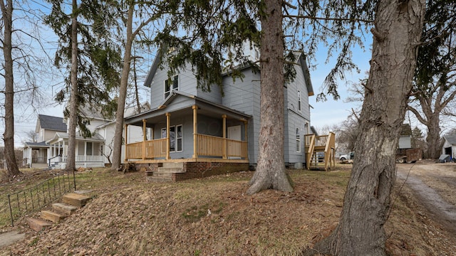 view of front of property featuring a porch