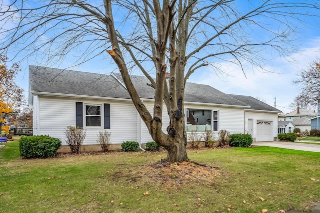 view of front of house featuring a front yard and a garage