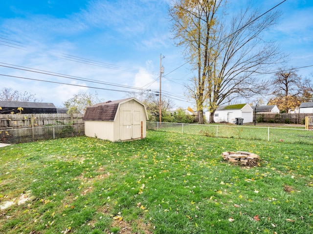 view of yard featuring a storage shed