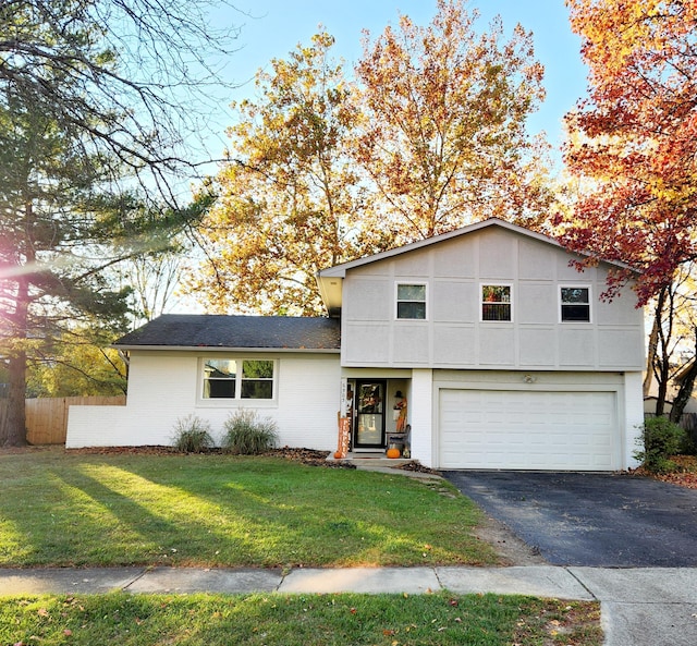 view of front facade featuring a garage and a front yard